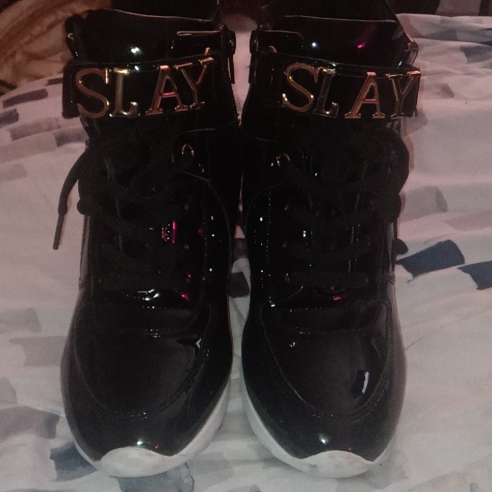 Slay Heeled Tennis Shoes Size 7.5